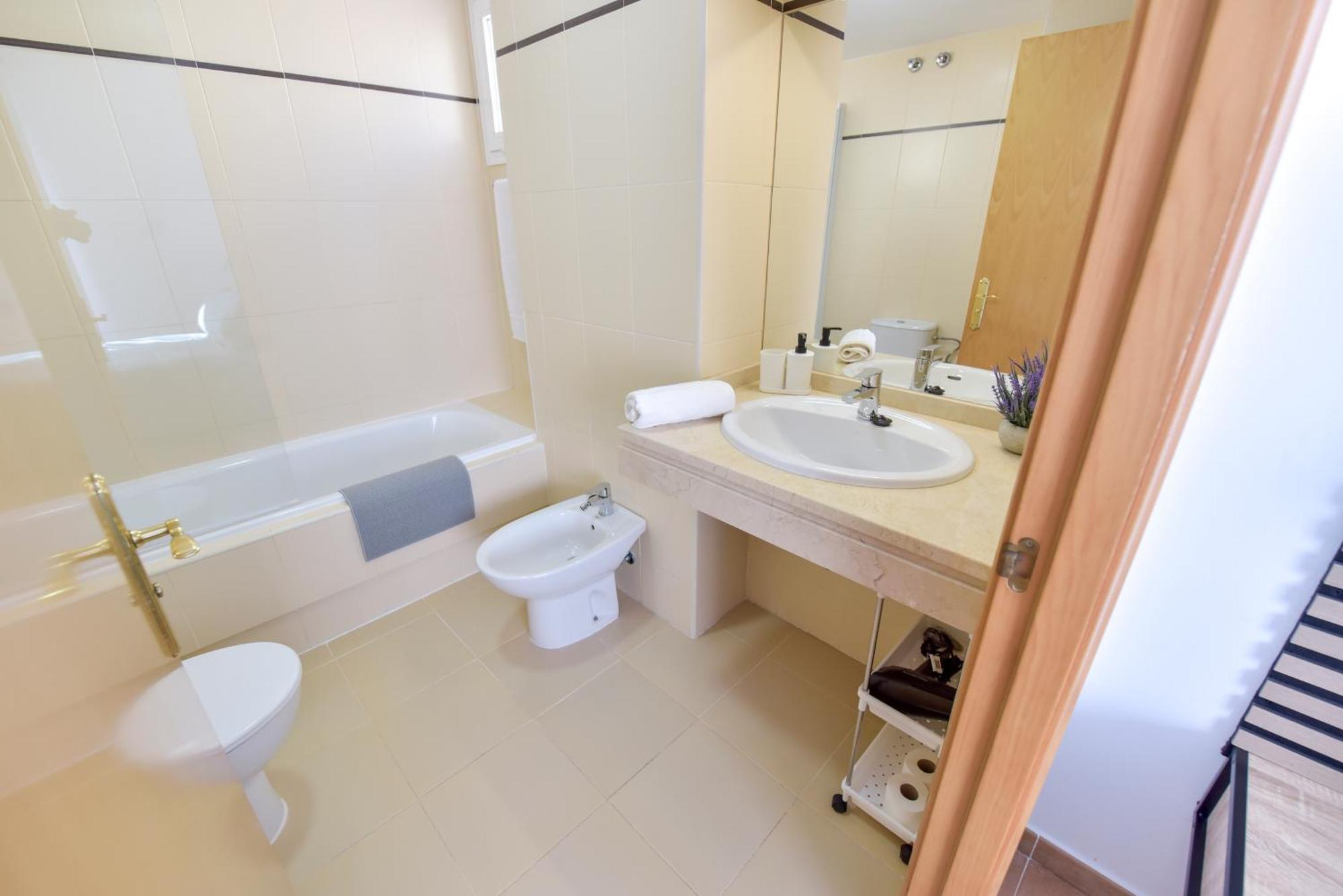New Premium Apartment - Free Parking & Pools La Algaba Buitenkant foto